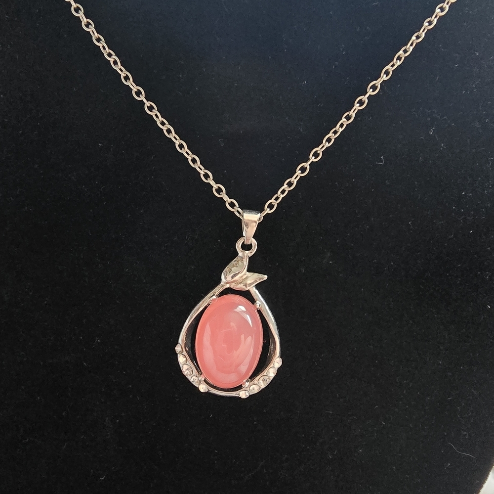 Vintage style, pink stone with Silver Color Metal necklace.